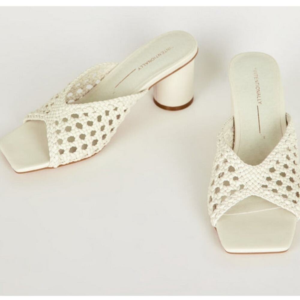 Intentionally Blank NEW Cassandra Vegan Heel US 6